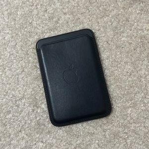 mag safe apple wallet